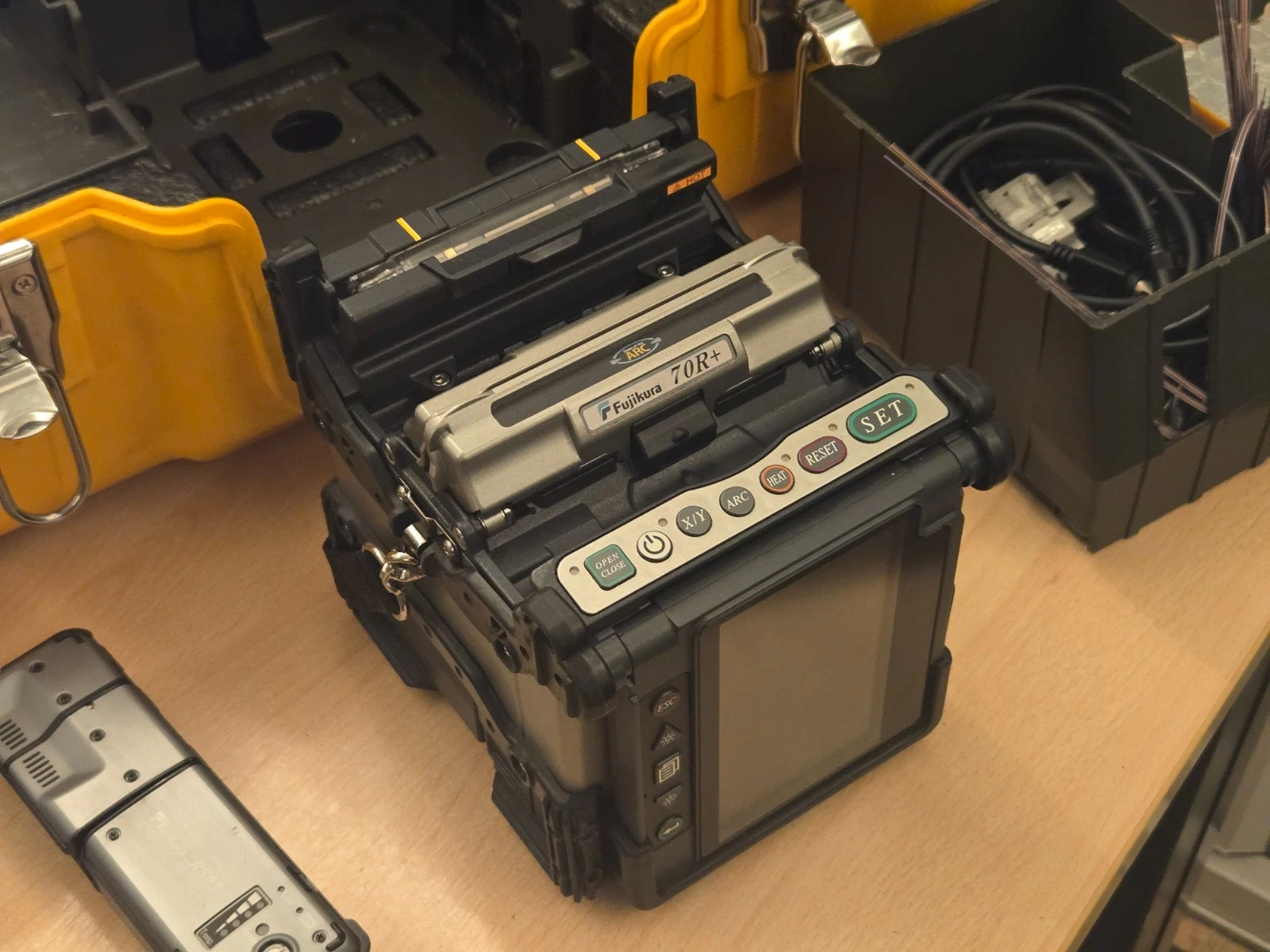 BRAND NEW Fujikura 70R+ Ribbon Fusion Splicer - 312 Arcs - Image 4
